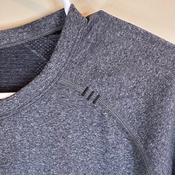 Lululemon Metal Vent Tech Long Sleeve Henley - MED 22” P2P - Picture 4 of 6